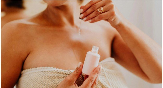 How To Layer Perfume With Body Lotion for All-Day Scent