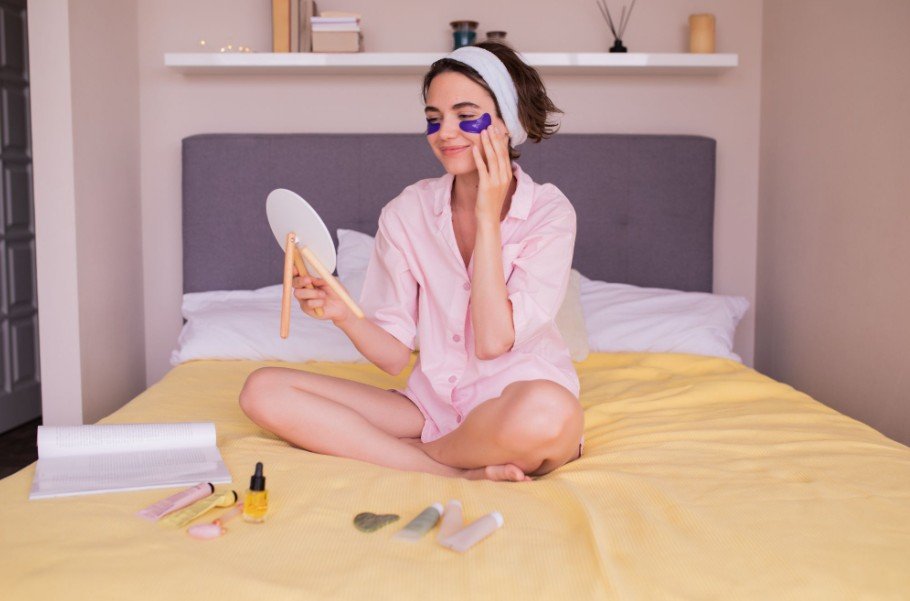 Apply Vitamin C or Niacinamide Body Serum
