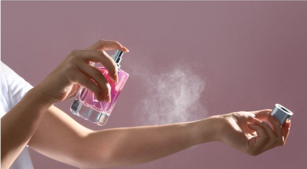 How to Layer Perfume Without Scents Clashing: 7 Steps