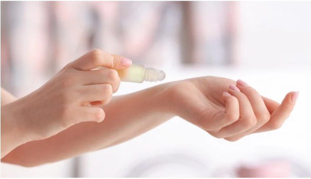 How to Layer Perfume Without Scents Clashing