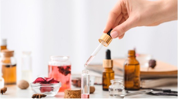 How To Layer Perfume Oil And Body Spray Like a Pro