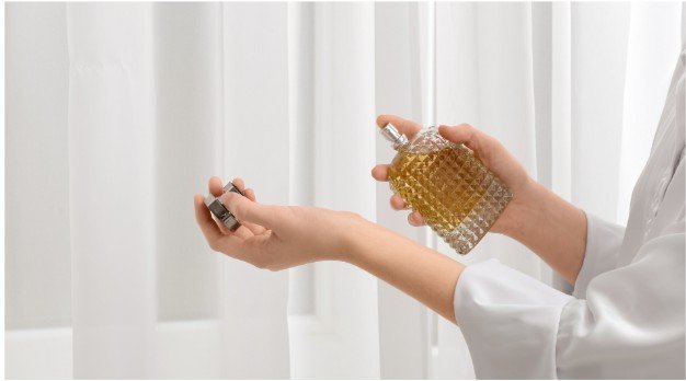 Perfume Layering Routine for Sensitive Skin: A Safer Scent Plan