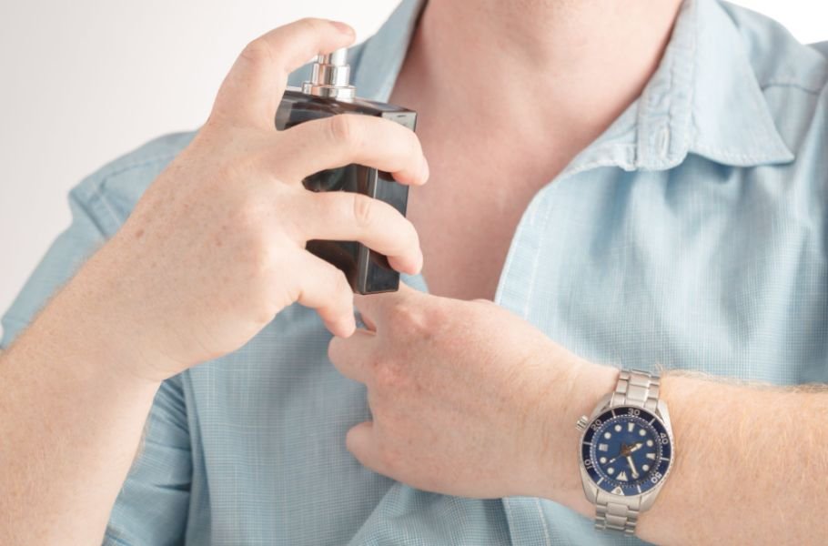 How to Wear Perfume in a Small Office Without Filling the Room